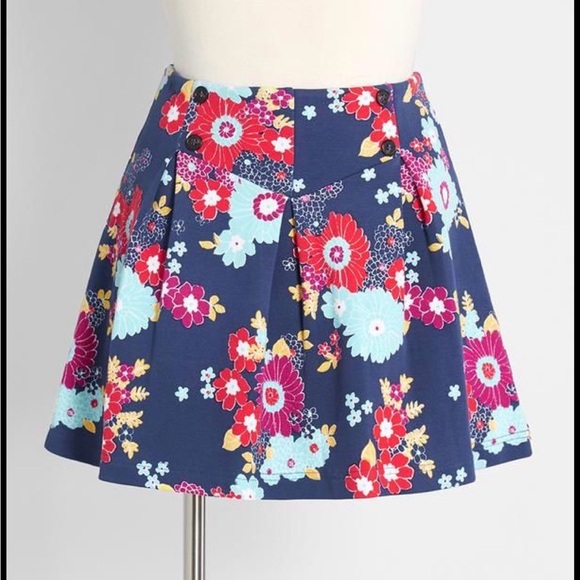 Modcloth Dresses & Skirts - Modcloth: Keeping Score Pleated Skort